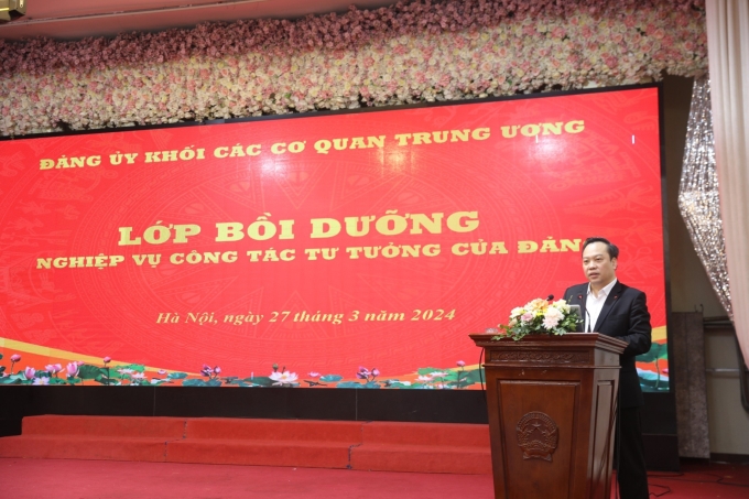 Đồng chí Đỗ Việt Hà, Phó Bí thư Đảng ủy Khối các cơ quan Trung ương phát biểu khai mạc lớp học.