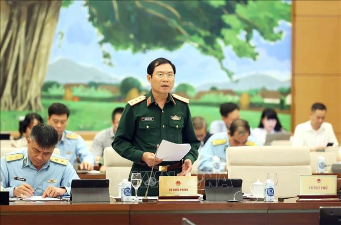 Thượng tướng Nguyễn Tân Cương, Tổng Tham mưu trưởng Quân đội nhân dân Việt Nam, Thứ trưởng Bộ Quốc phòng trình bày tờ trình. (Ảnh: TTXVN)