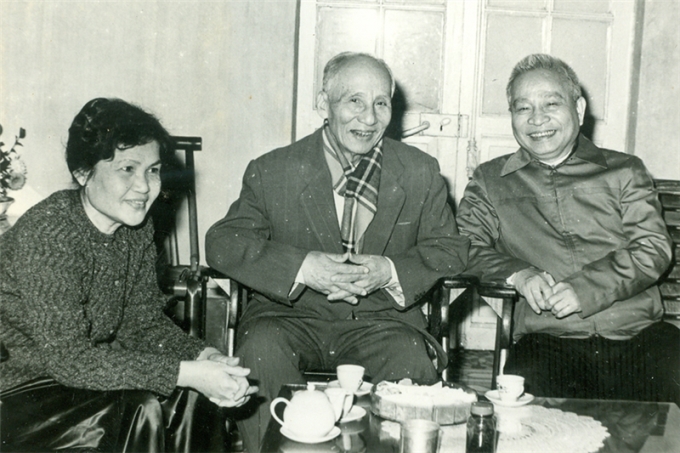 Đồng chí Nguyễn Lương Bằng (ở giữa). (Ảnh tư liệu)