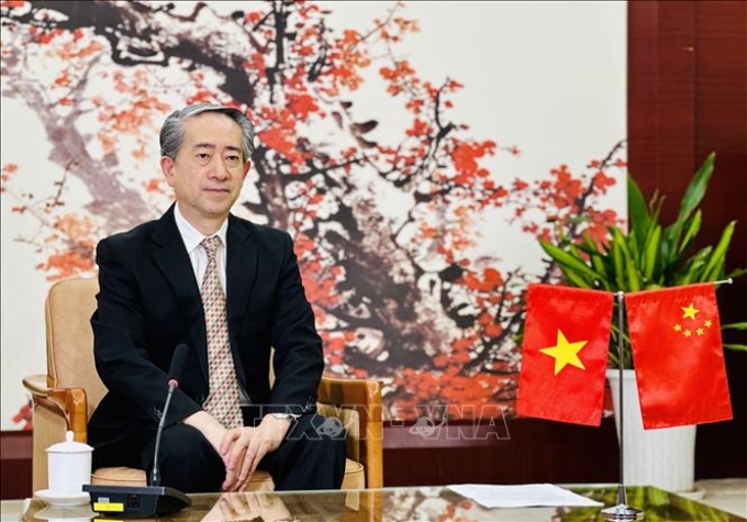 Đại sứ Trung Quốc tại Việt Nam Hùng Ba trả lời phỏng vấn báo chí Việt Nam. (Ảnh: TTXVN)