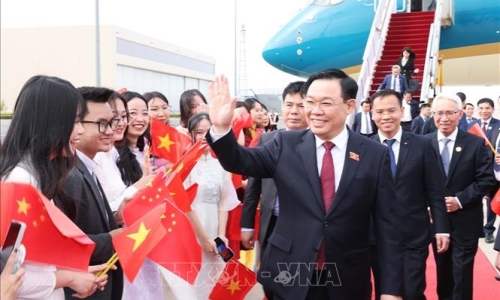 Chủ tịch Quốc hội Vương Đình Huệ bắt đầu thăm chính thức nước Cộng hòa Nhân dân Trung Hoa