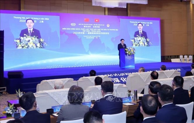 Chủ tịch Quốc hội Vương Đình Huệ phát biểu tại Diễn đàn Chính sách pháp luật thúc đẩy hợp tác đầu tư thương mại Việt Nam - Trung Quốc. (Ảnh: TTXVN)