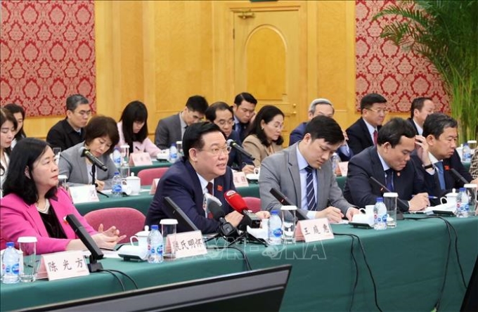 Chủ tịch Quốc hội Vương Đình Huệ phát biểu tại cuộc toạ đàm với lãnh đạo Khu thí điểm mậu dịch tự do Thượng Hải. (Ảnh: TTXVN)