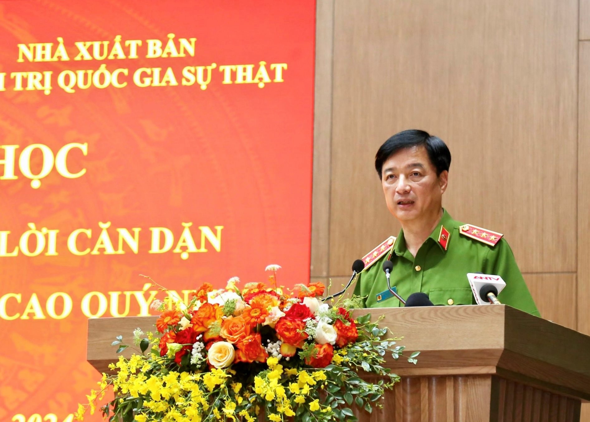 Thượng tướng Nguyễn Duy Ngọc, Ủy viên Trung ương Đảng, Thứ trưởng Bộ Công an phát biểu tại tọa đàm.