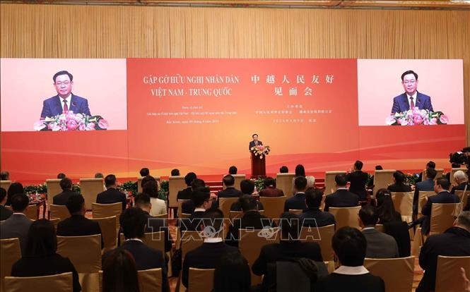 Chủ tịch Quốc hội Vương Đình Huệ phát biểu tại buổi Gặp gỡ hữu nghị nhân dân Việt Nam-Trung Quốc - Ảnh: TTXVN