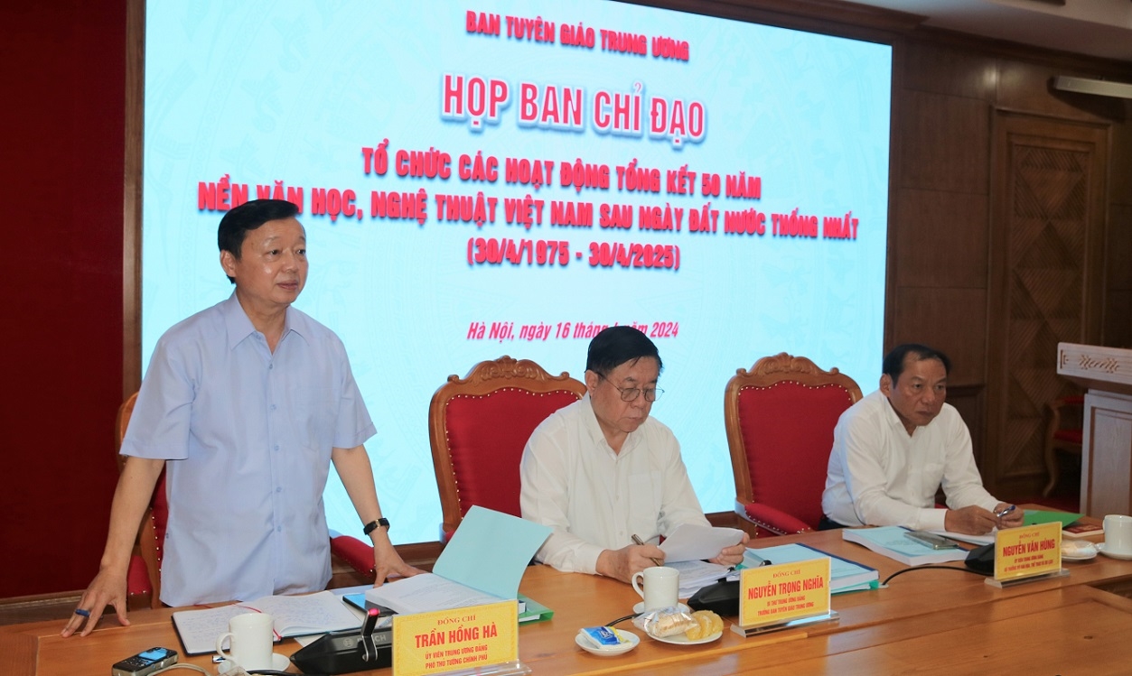 Đồng chí Trần Hồng Hà, Ủy viên Trung ương Đảng, Phó Thủ tướng Chính phủ, Phó Trưởng Ban Chỉ đạo phát biểu.