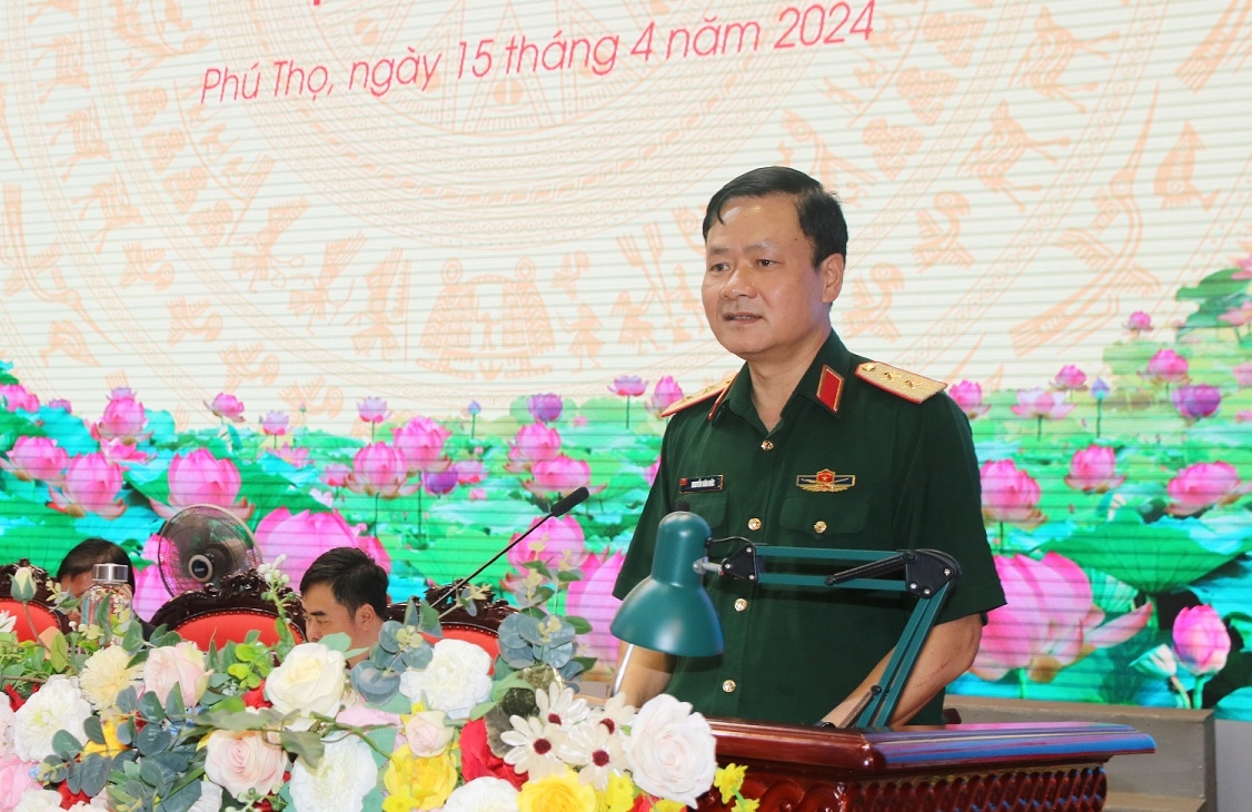 Trung tướng Nguyễn Văn Đức, Cục trưởng Cục Tuyên huấn, Tổng cục Chính trị QĐND Việt Nam phát biểu.