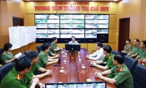 Thủ tướng thăm Trung tâm thông tin chỉ huy Công an Phú Thọ và khảo sát công trình xây dựng nhà văn hóa nghệ thuật tỉnh