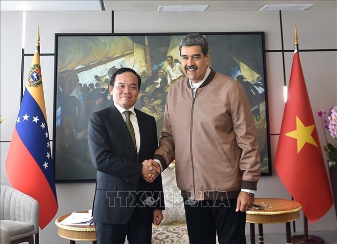 Tổng thống Nicolás Maduro chào mừng Phó Thủ tướng Trần Lưu Quang tới thăm Venezuela. (Ảnh: VGP/ TTXVN)