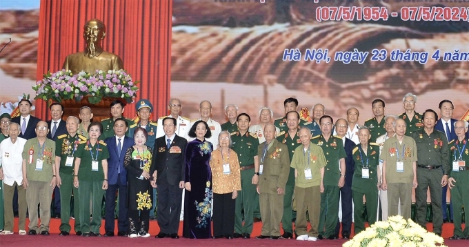 Thường trực Ban Bí thư Trương Thị Mai cùng lãnh đạo Đảng, Nhà nước và các đại biểu dự cuộc gặp mặt