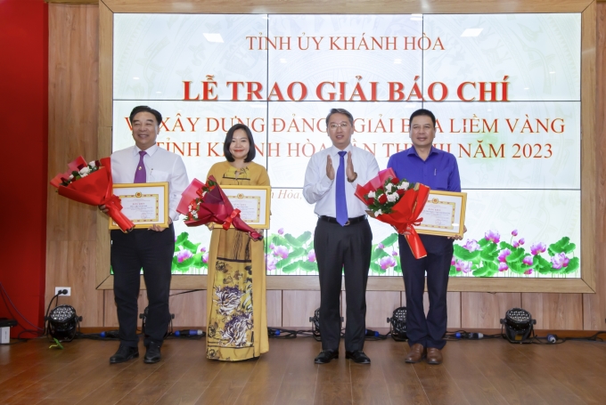 Lễ trao Giải Báo chí về xây dựng Đảng tỉnh Khánh Hòa lần thứ III - năm 2023.
