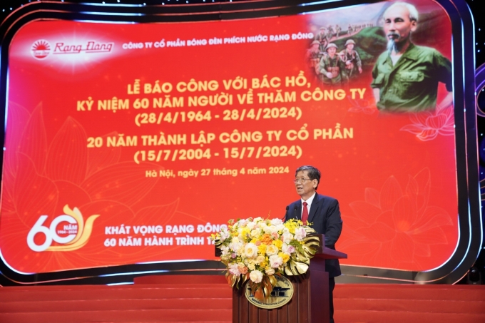 Đồng chí Nguyễn Đoàn Thăng, Tổng giám đốc Công ty báo cáo tại buổi lễ.