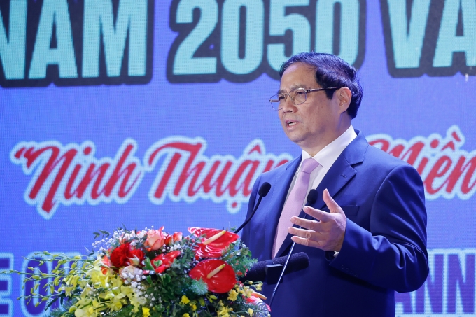 Thủ tướng ghi nhận, biểu dương và chúc mừng những thành quả quan trọng mà Đảng bộ, chính quyền, quân và dân tỉnh Ninh Thuận đã đạt được trong thời gian qua - Ảnh: VGP/Nhật Bắc