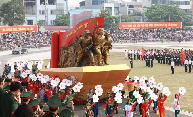 Sáng 3/5/2024, tại thành phố Điện Biên Phủ diễn ra chương trình sơ duyệt Lễ kỷ niệm 70 năm Chiến thắng Điện Biên Phủ với nội dung trọng tâm là lễ diễu binh, diễu hành có sự tham gia của trên 12.000 người.
