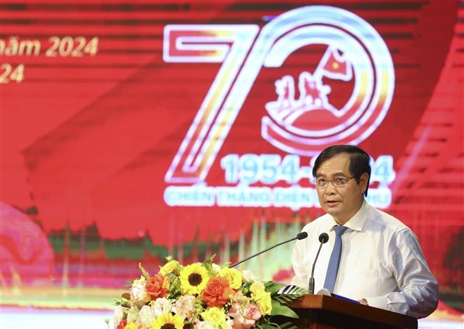 Phó Trưởng ban Tuyên giáo Trung ương Phan Xuân Thủy, Giám đốc Trung tâm Báo chí phát biểu.