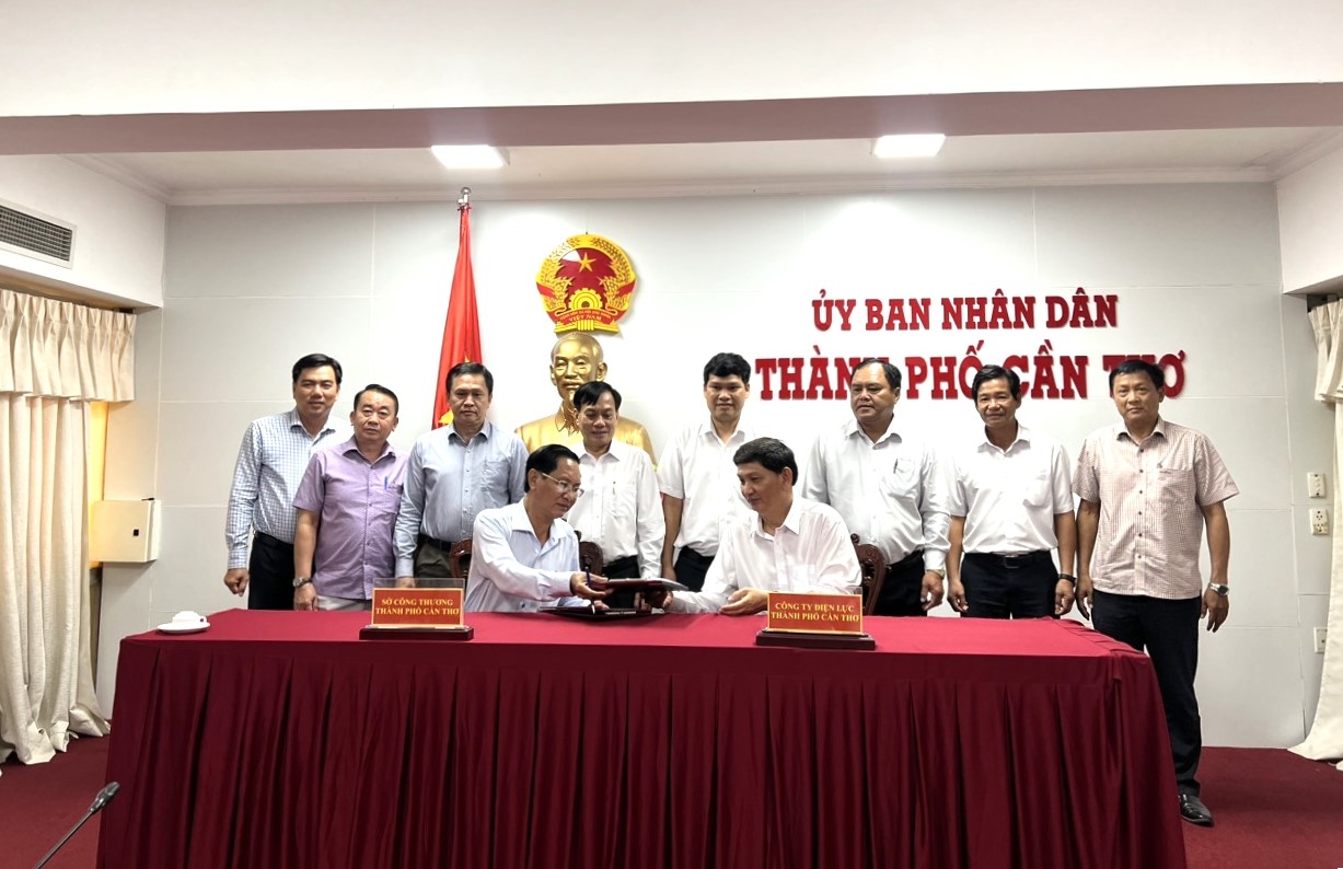 Ký kết thỏa thuận giữa Sở Công thương TP Cần Thơ và Công ty Điện lực TP Cần Thơ đẩy mạnh thực hiện tiết kiệm điện theo Chỉ thị 20/CT-TTg của Thủ tướng Chính phủ.