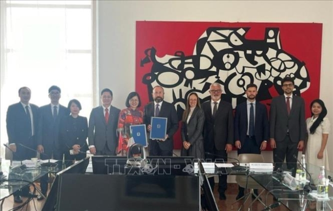 Đoàn Việt Nam và Italy tham dự khóa họp Uỷ ban hỗn hợp hợp tác về khoa học và công nghệ Việt Nam – Italy lần thứ 8. Ảnh: Trường Dụy/PV TTXVN tại Italy