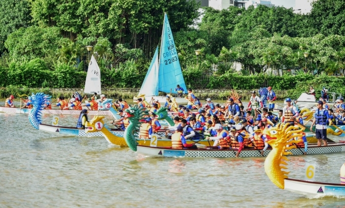 Các hoạt động dưới nước diễn ra sôi nổi tại Lễ hội Sông nước TP Hồ Chí Minh lần thứ nhất năm 2023.