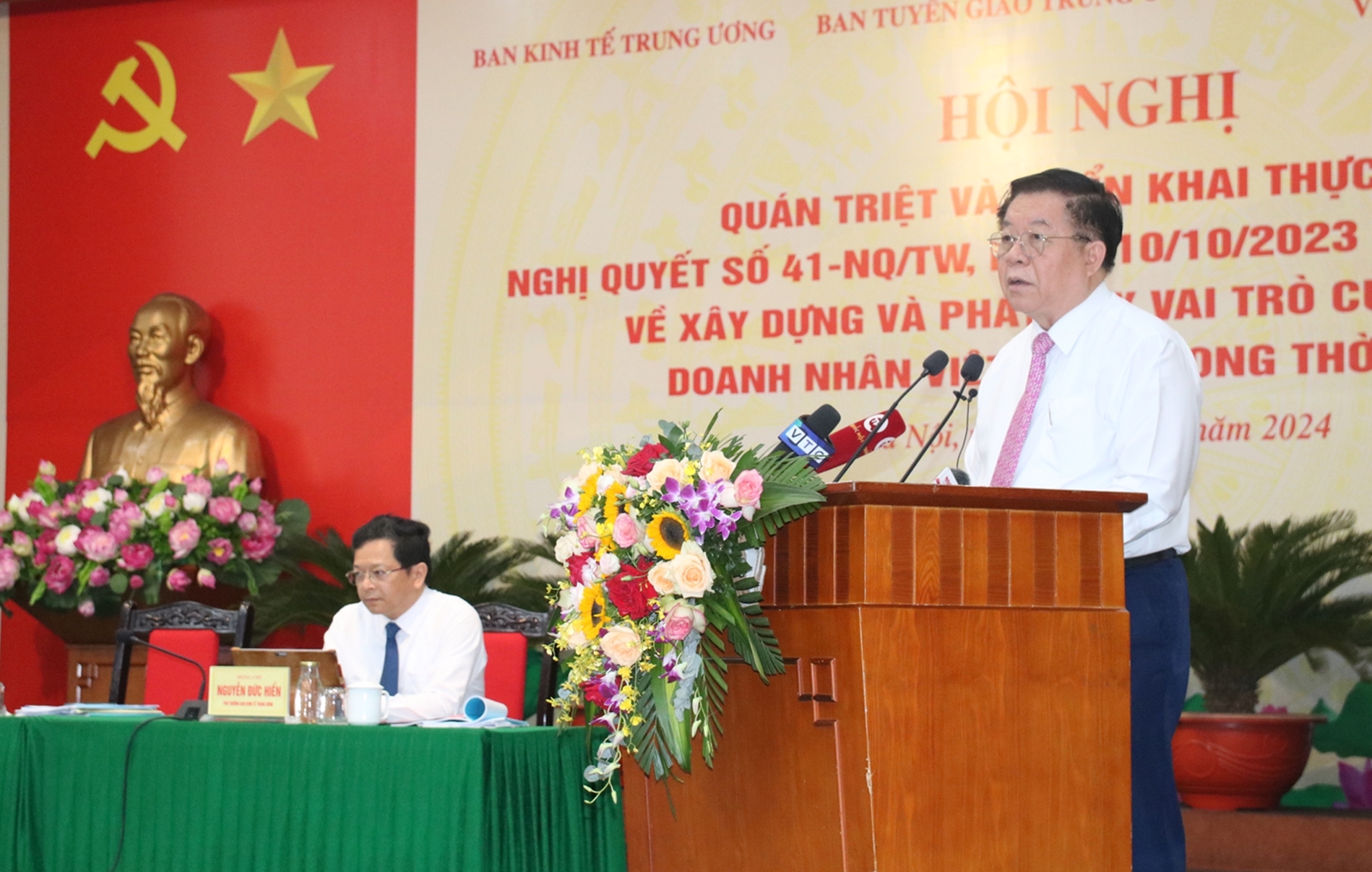 Đồng chí Nguyễn Trọng Nghĩa, Bí thư Trung ương Đảng, Trưởng ban Tuyên giáo Trung ương phát biểu chỉ đạo tại  Hội nghị.