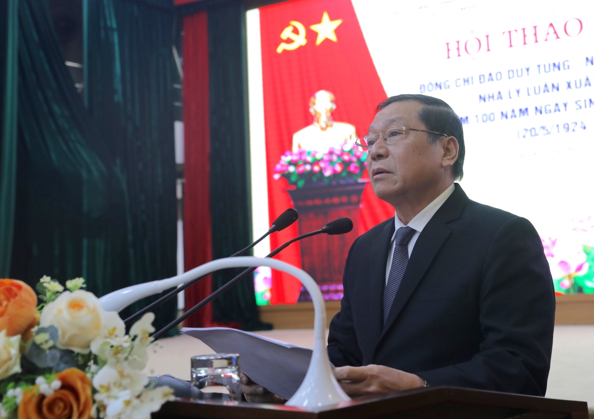 Đồng chí Lại Xuân Môn, Uỷ viên Trung ương Đảng, Phó Trưởng ban Thường trực Ban Tuyên giáo Trung ương phát biểu tại hội thảo.