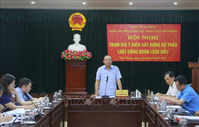 Ông Lã Thanh Tân, Phó Trưởng đoàn Đại biểu Quốc hội chuyên trách thành phố Hải Phòng phát biểu tại hội nghị.