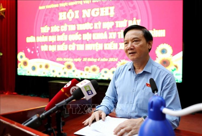 Phó Chủ tịch Quốc hội Nguyễn Khắc Định phát biểu tại buổi tiếp xúc cử tri huyện Kiến Xương, tỉnh Thái Bình. (Ảnh: TTXVN)