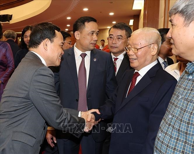 Tổng Bí thư Nguyễn Phú Trọng cùng các lãnh đạo Đảng, Nhà nước và đại biểu dự Hội nghị Trung ương lần thứ chín, khóa XIII.