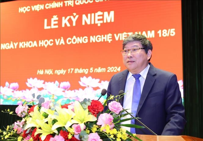 PGS. TS. Nguyễn Duy Bắc, Phó Giám đốc Thường trực Học viện Chính trị quốc gia Hồ Chí Minh phát biểu tại buổi lễ. (Ảnh: TTXVN)