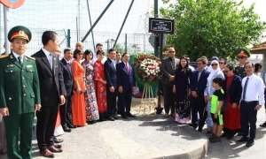 Lễ dâng hoa tưởng nhớ Chủ tịch Hồ Chí Minh tại đại lộ mang tên Người ở Algeria