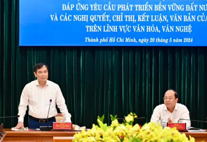 Đồng chí Phan Xuân Thủy phát biểu kết luận buổi làm việc.