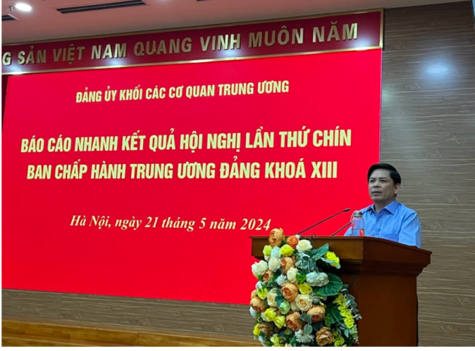 Bí thư Đảng ủy Khối Nguyễn Văn Thể báo cáo nhanh kết quả Hội nghị Trung ương 9 khóa XIII.