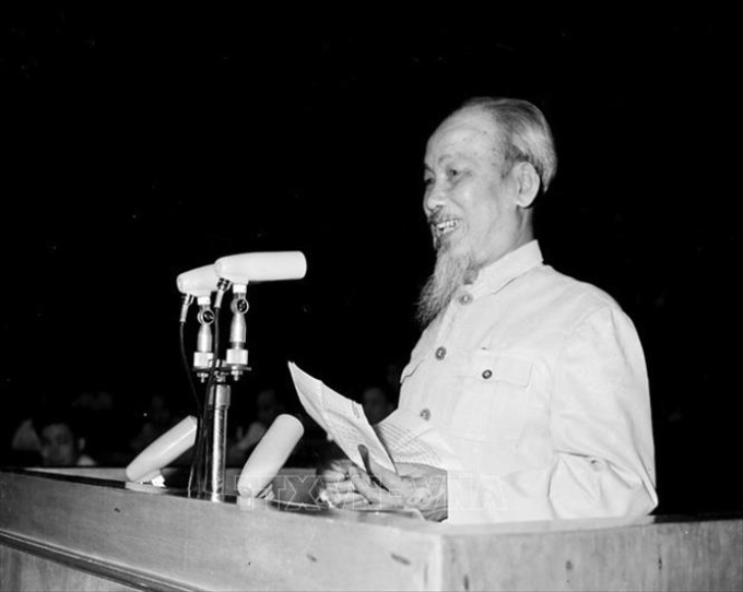 Chủ tịch Hồ Chí Minh phát biểu trong phiên khai mạc kỳ họp thứ 2, Quốc hội khóa III, ngày 7/4/1965. (Ảnh tư liệu: TTXVN)