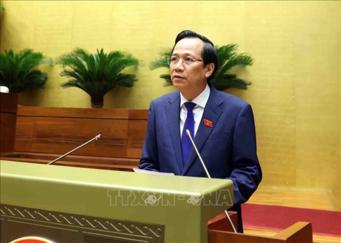 Bộ trưởng Bộ Lao động - Thương binh và Xã hội Đào Ngọc Dung, thừa ủy quyền của Thủ tướng Chính phủ trình bày Báo cáo kết quả thực hiện các mục tiêu quốc gia về bình đẳng giới năm 2023. Ảnh: TTXVN
