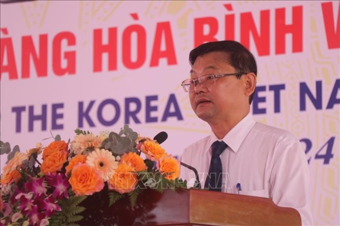 Phó Chủ tịch UBND tỉnh Bình Định Nguyễn Tự Công Hoàng phát biểu tại buổi lễ. (Ảnh: TTXVN)