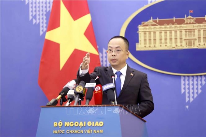 Phó Phát ngôn Bộ Ngoại giao Việt Nam Đoàn Khắc Việt trả lời những vấn đề được báo chí trong nước và quốc tế quan tâm. (Ảnh: TTXVN)