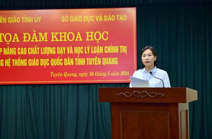 Đồng chí Nông Thị Bích Huệ, Trưởng Ban Tuyên giáo Tỉnh ủy, Trưởng Ban Văn hóa - Xã hội HĐND tỉnh phát biểu kết luận buổi tọa đàm.