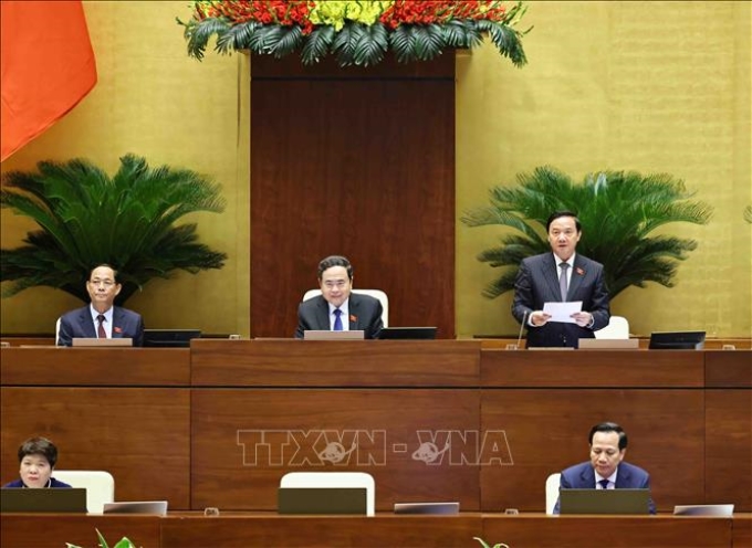 Phó Chủ tịch Quốc hội Nguyễn Khắc Định điều hành phiên họp. Ảnh: Minh Đức/TTXVN