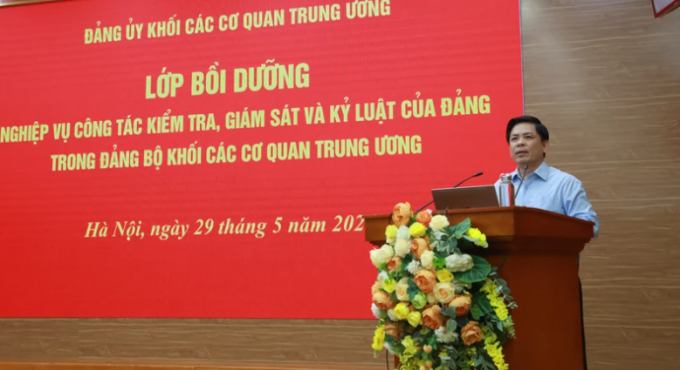 Bí thư Đảng ủy Khối Nguyễn Văn Thể định hướng nội dung cần trao đổi.