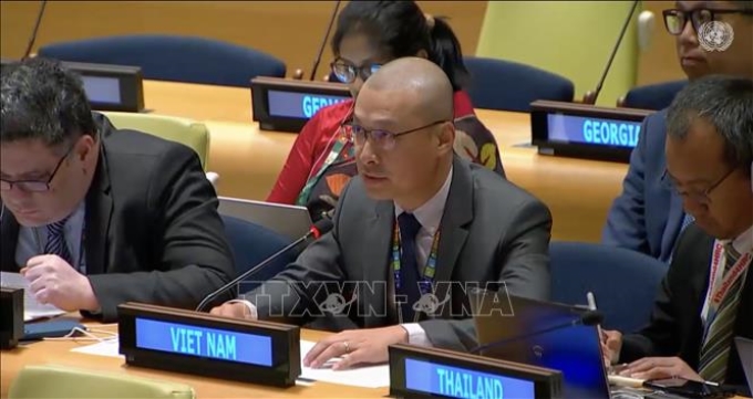 Công sứ Nguyễn Hoàng Nguyên, Phó Trưởng Phái đoàn Thường trực Việt Nam tại Liên hợp quốc phát biểu tại phiên họp. (Ảnh: TTXVN)