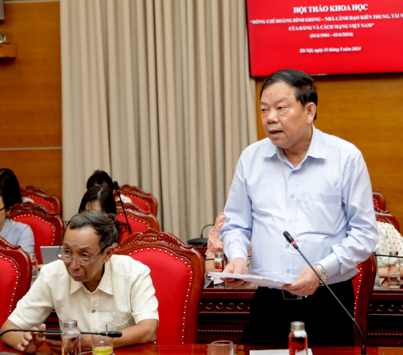 PGS.TS Trần Minh Trưởng, Nguyên Viện trưởng Viện Hồ Chí Minh và các Lãnh tụ của Đảng phát biểu tại hội thảo.