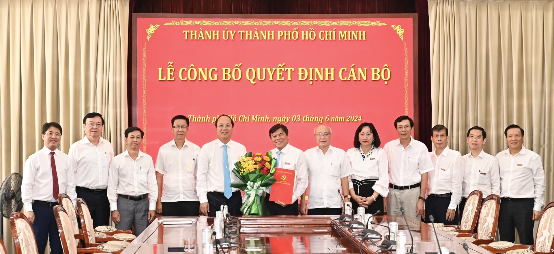Đồng chí Tăng Hữu Phong nhận nhiệm vụ mới.