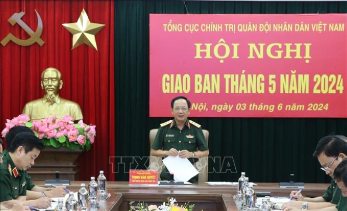 Thượng tướng Trịnh Văn Quyết, Ủy viên Trung ương Đảng, Ủy viên Quân ủy Trung ương, Chủ nhiệm Tổng cục Chính trị Quân đội nhân dân Việt Nam phát biểu tại hội nghị.