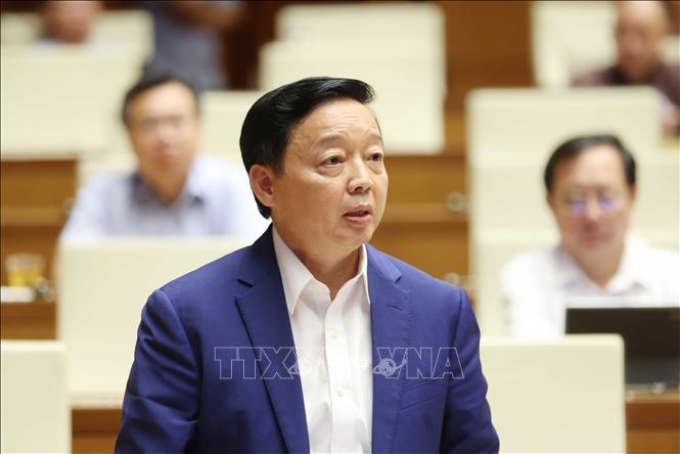 Phó Thủ tướng Trần Hồng Hà giải trình làm rõ ý kiến Đại biểu Quốc hội. (Ảnh: TTXVN)