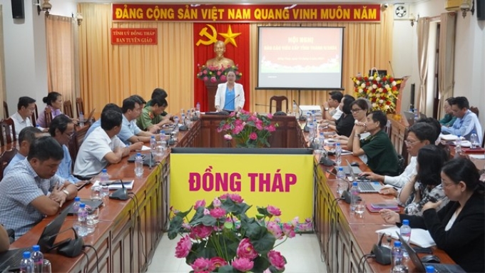 Đồng chí Lê Thị Kim Loan phát biểu định hướng tuyên truyền tại hội nghị.