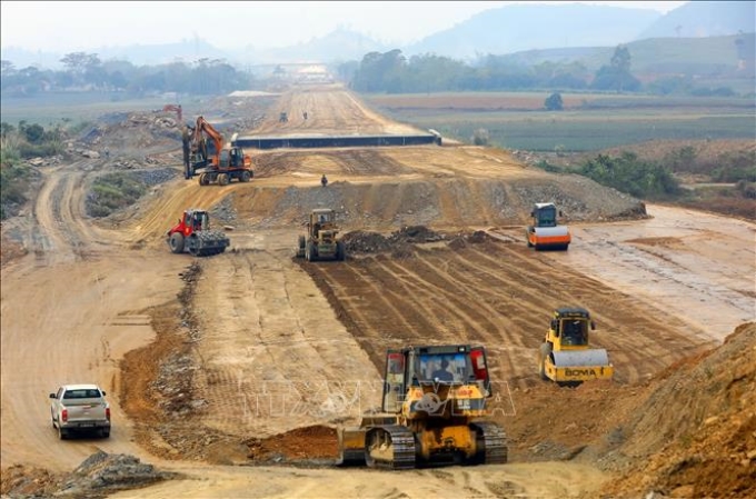 Thi công đoạn Mai Sơn - Quốc lộ 45, dự án cao tốc Bắc - Nam. Ảnh tư liệu: Huy Hùng/TTXVN