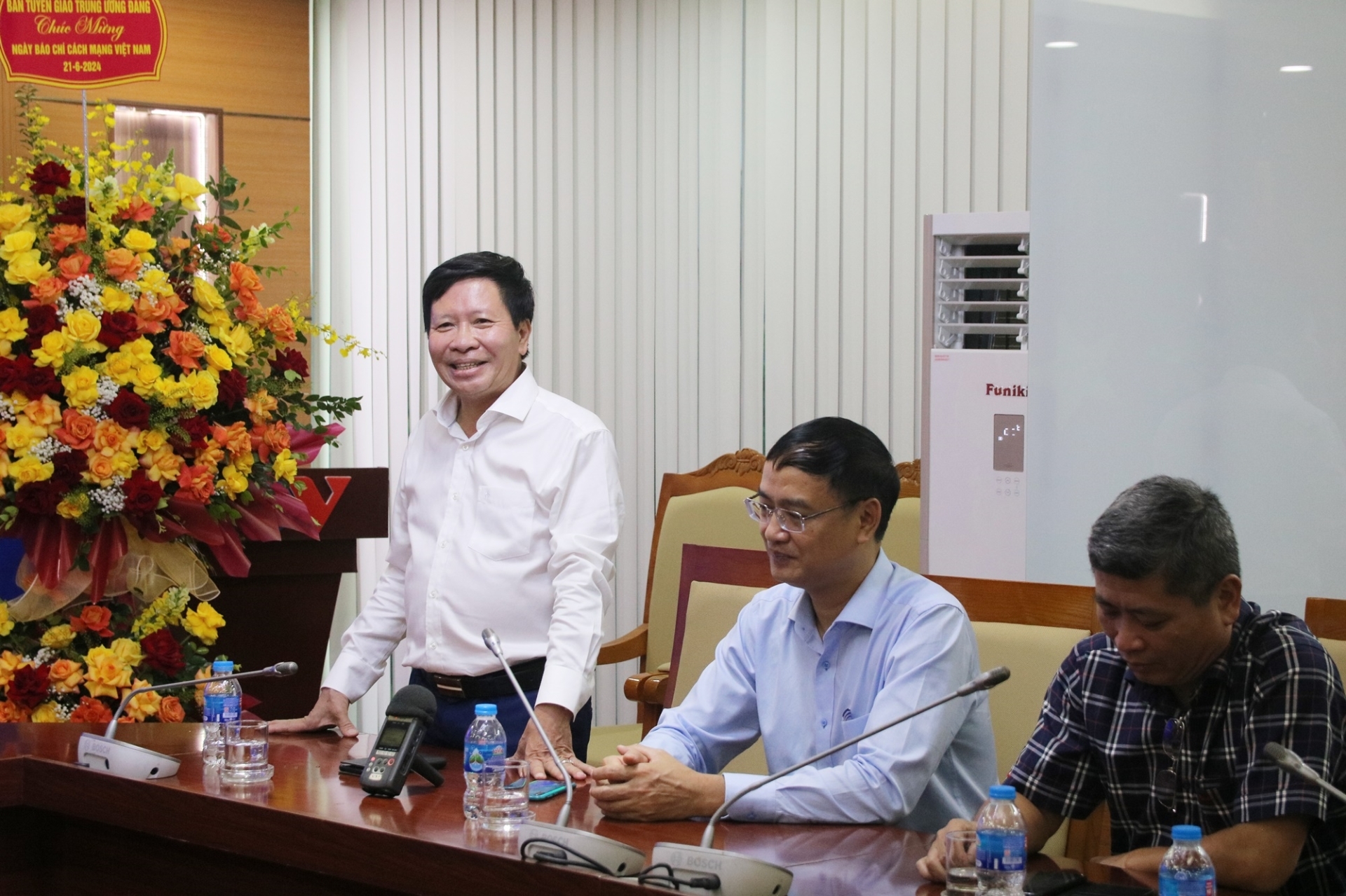 Phó Tổng giám đốc Đài Tiếng nói Việt Nam Vũ Hải Quang phát biểu tại buổi gặp mặt.