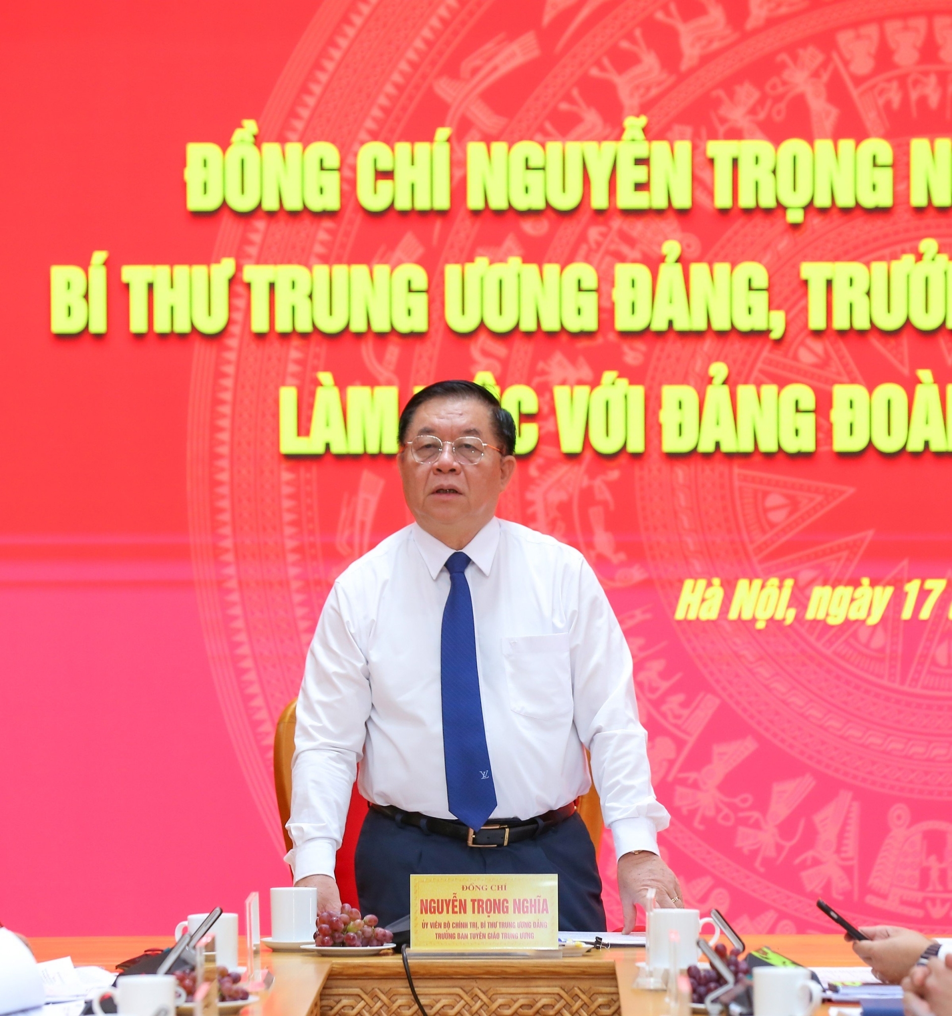 Đồng chí Nguyễn Trọng Nghĩa kết luận buổi làm việc.