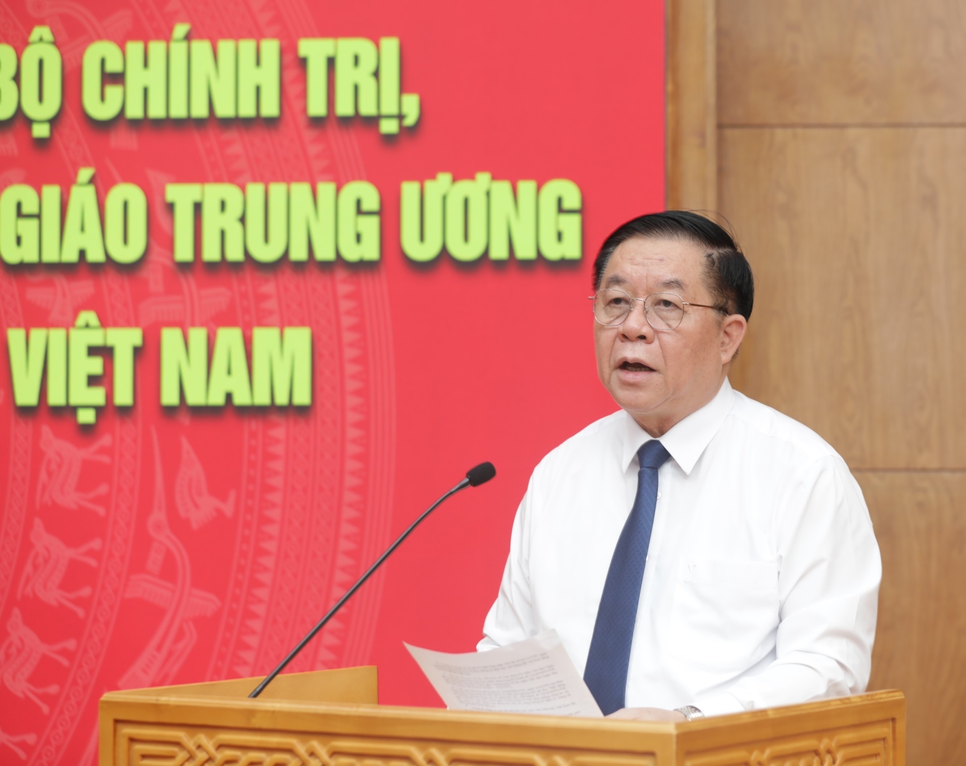 Đồng chí Nguyễn Trọng Nghĩa, Ủy viên Bộ Chính trị, Bí thư Trung ương Đảng, Trưởng ban Tuyên giáo Trung ương làm việc với Đảng đoàn Hội Nhà báo Việt Nam.