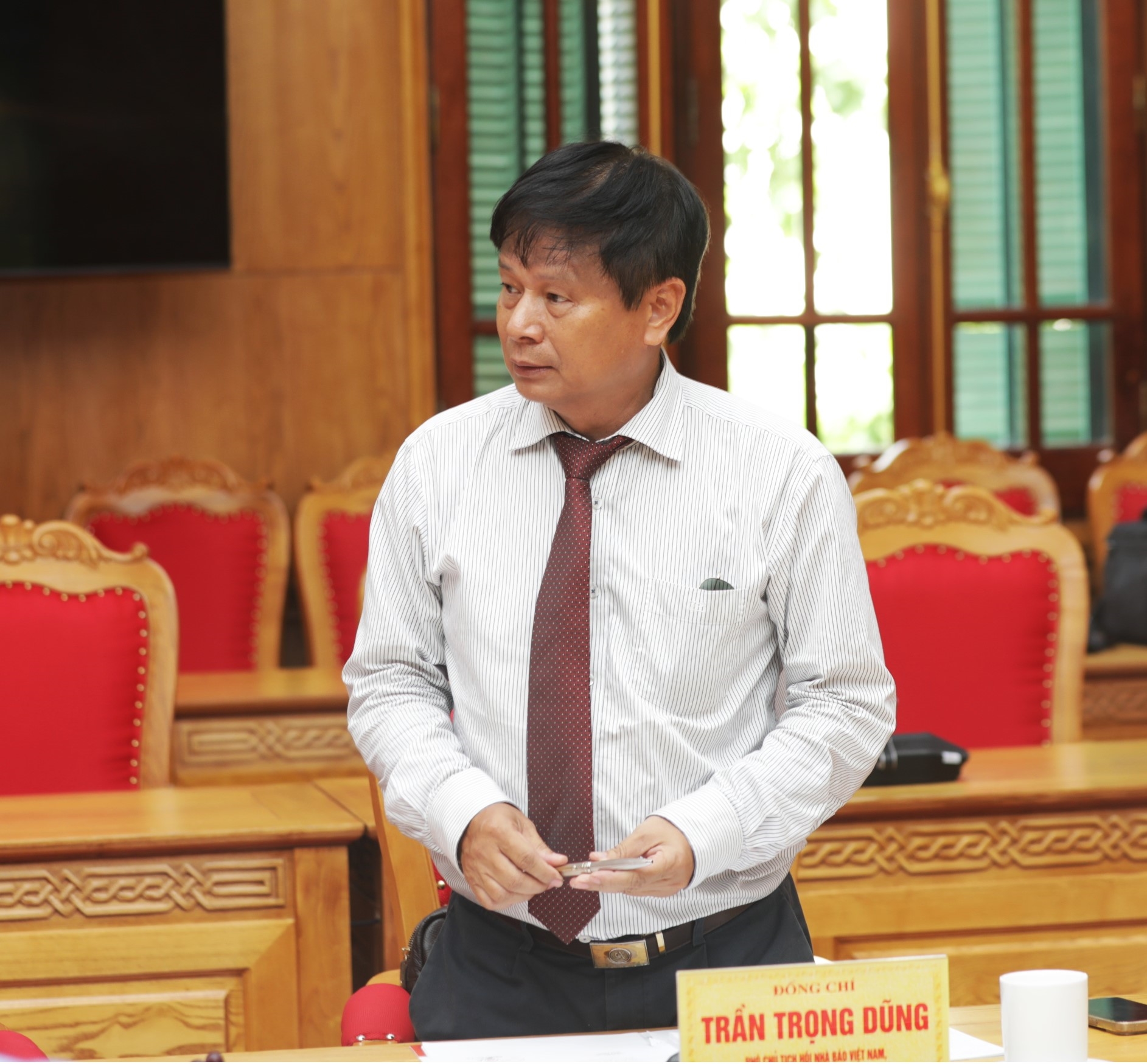 Đồng chí Trần Trọng Dũng, Phó Chủ tịch Hội Nhà báo Việt Nam phát biểu tại hội nghị.