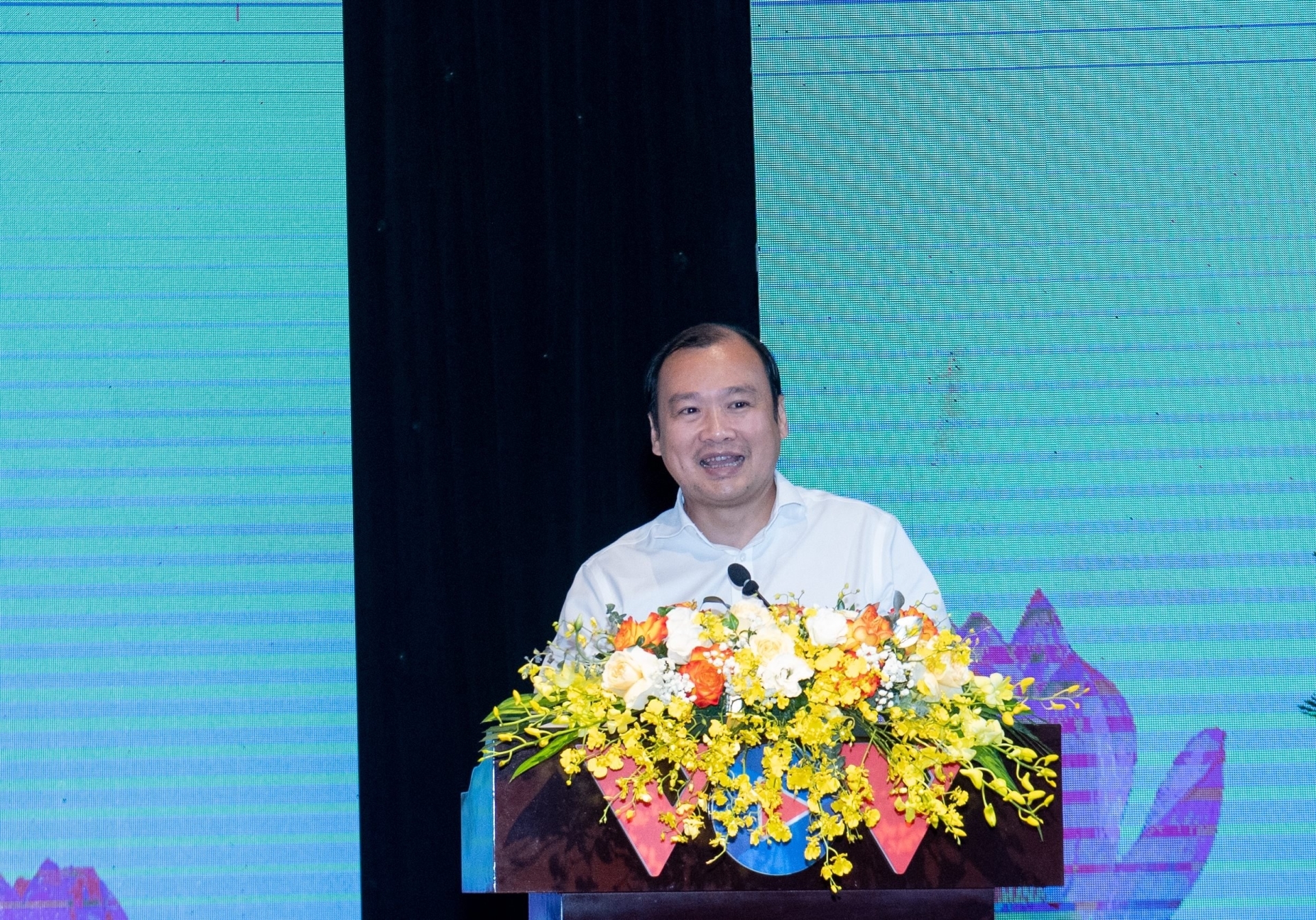 Đồng chí Lê Hải Bình, Ủy viên dự khuyết Trung ương Đảng, Tổng Biên tập Tạp chí Cộng sản phát biểu tại Hội nghị.